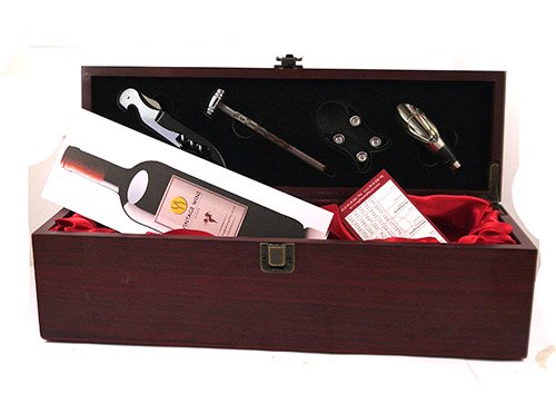 Free wine accessories box Free wine accessories box